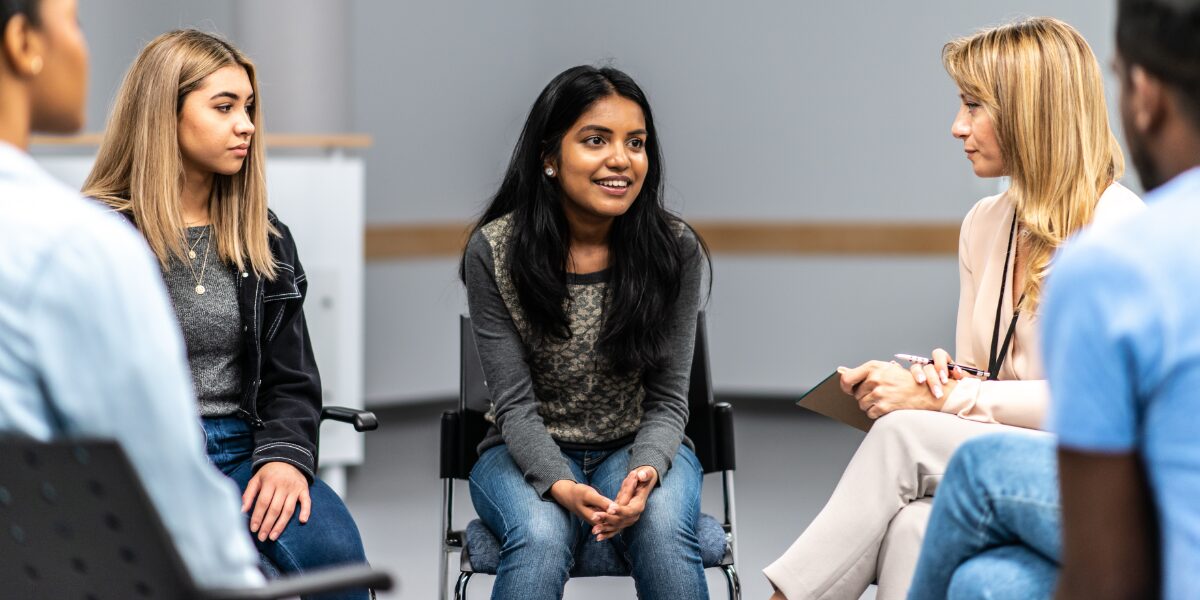 When to Seek Therapy for Your Teen: Warning Signs Parents Shouldn’t Ignore